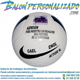Balón de fútbol NIKE personalizado con foto equipo, texto y nombres